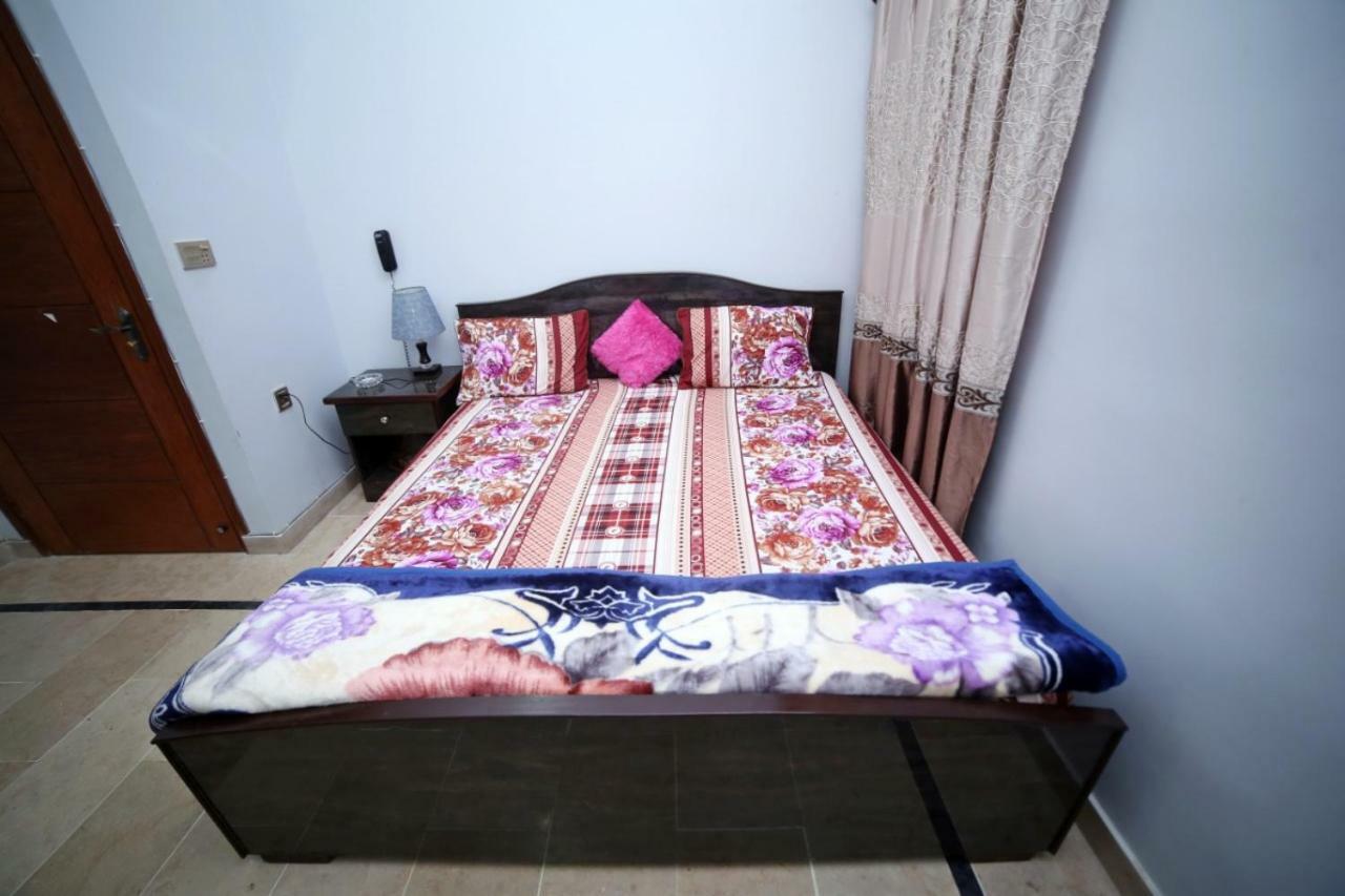 Season Inn Karaczi Zewnętrze zdjęcie