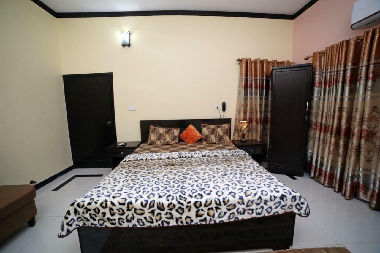 Season Inn Karaczi Zewnętrze zdjęcie