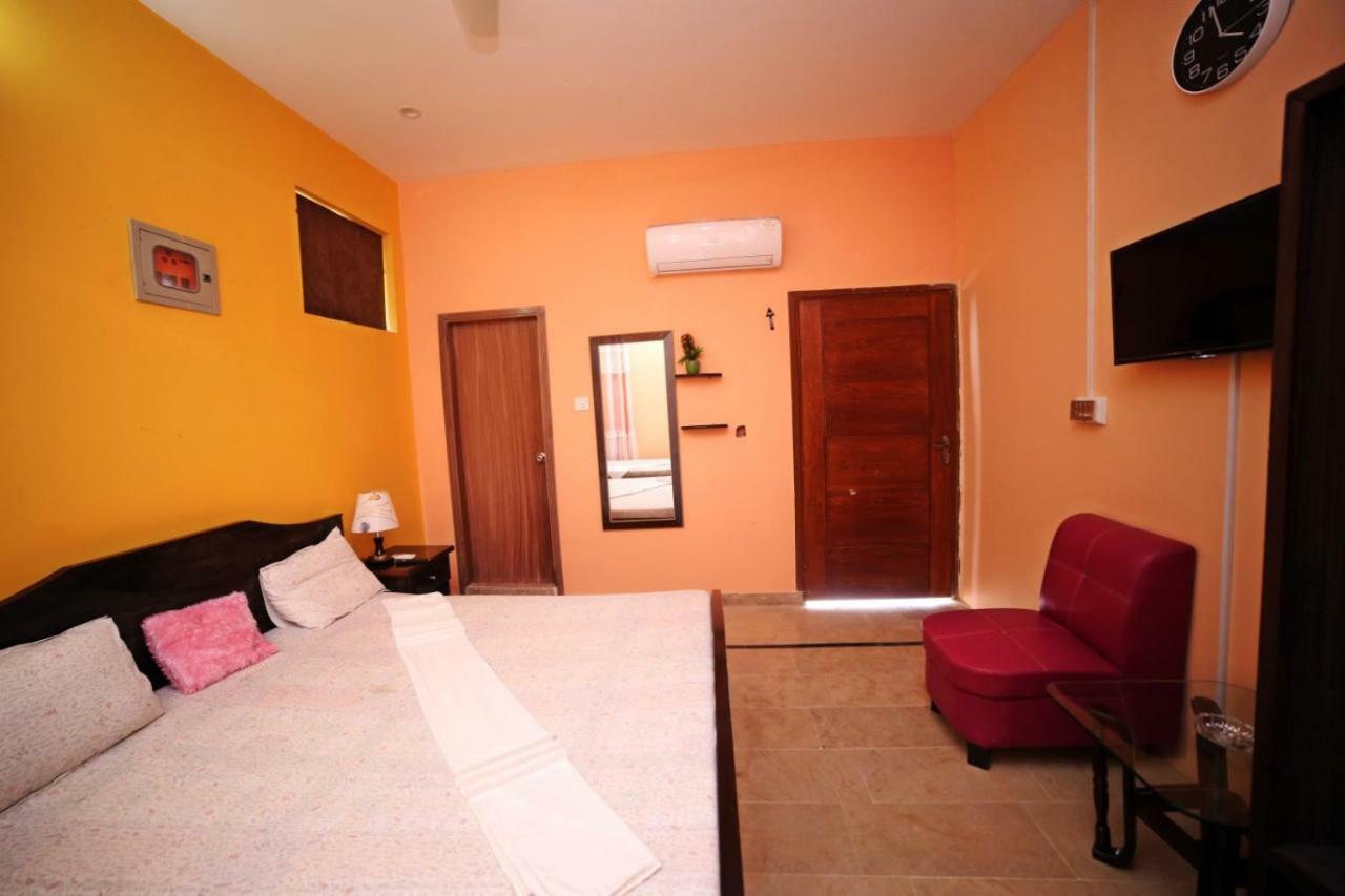 Season Inn Karaczi Zewnętrze zdjęcie