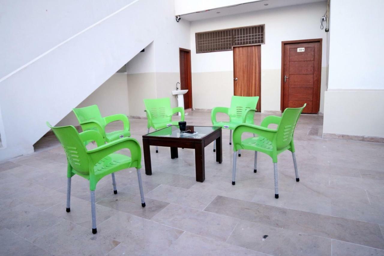 Season Inn Karaczi Zewnętrze zdjęcie