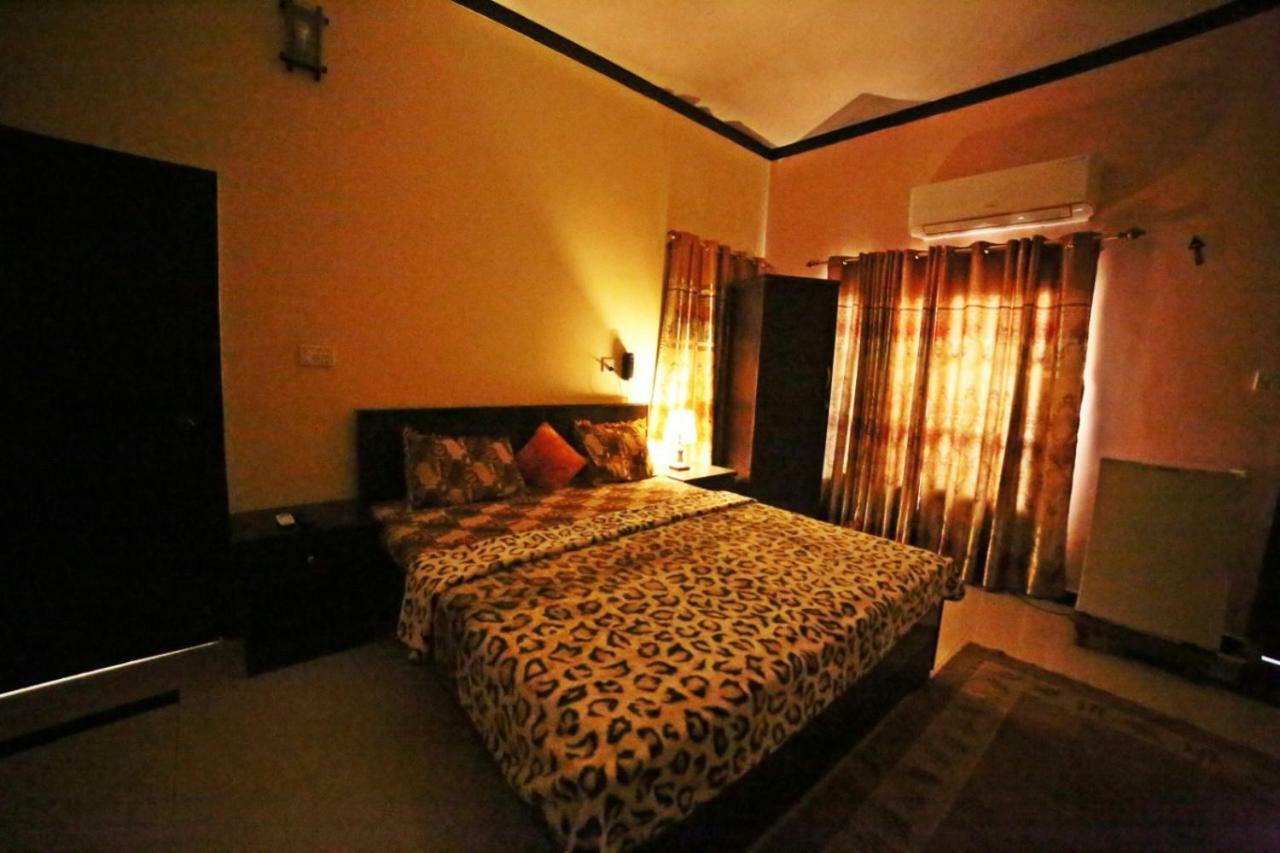 Season Inn Karaczi Zewnętrze zdjęcie